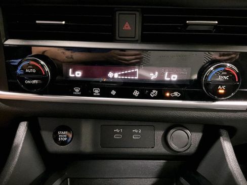 Used 2025 Nissan Rogue SV FWD image 31