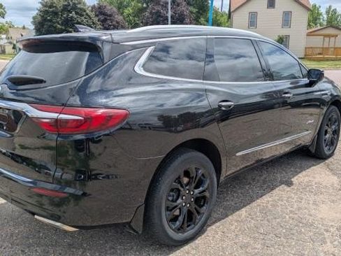 Used 2021 Buick Enclave Avenir w/ Avenir Technology Package AWD/4WD image 3