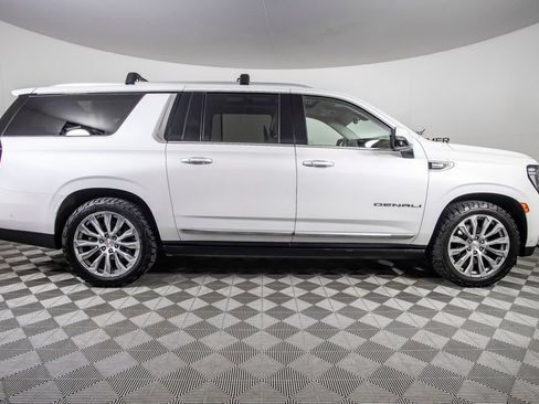 Used 2023 GMC Yukon XL Denali w/ Denali Reserve Package AWD/4WD image 3