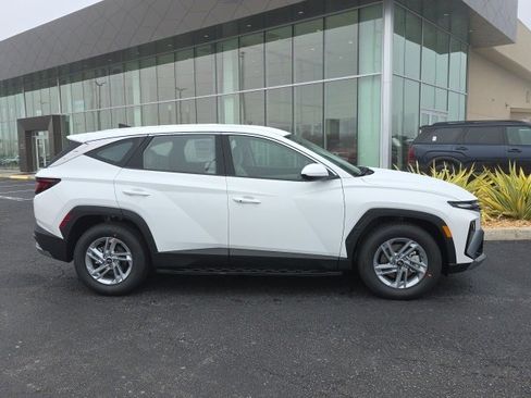 New 2026 Hyundai Tucson SE image 16