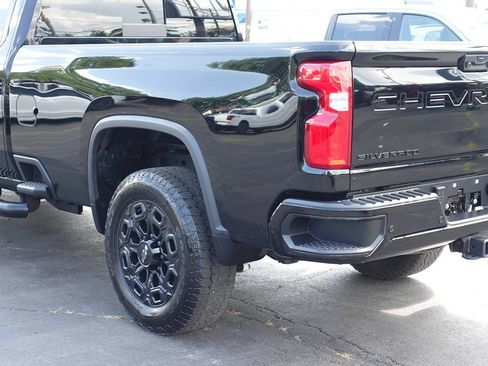 Used 2024 Chevrolet Silverado 2500 LT w/ Midnight Edition AWD/4WD image 9