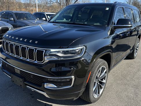 Used 2024 Jeep Wagoneer L Series III w/ Premium Group I image 5