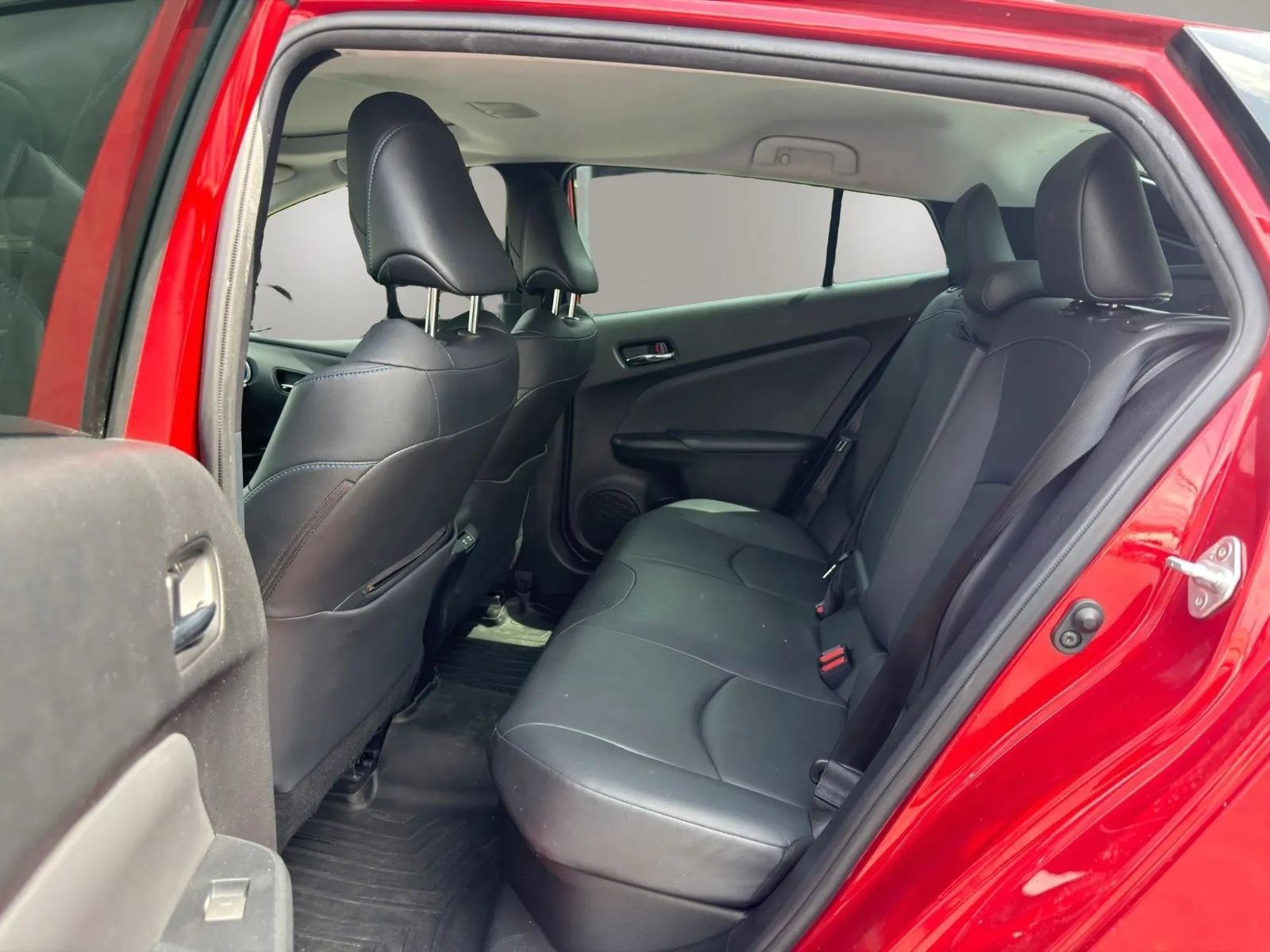 Used 2019 Toyota Prius Limited w/ Premium Convenience Package FWD image 10