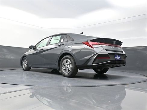 New 2026 Hyundai Elantra SE image 33