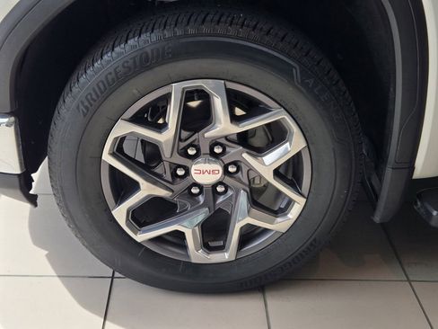 Used 2024 GMC Sierra 1500 SLT image 10