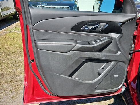 Used 2023 Chevrolet Traverse RS image 18