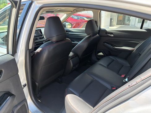 Used 2024 Nissan Altima 2.5 SR FWD image 25
