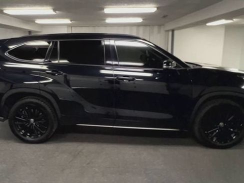 Used 2024 Toyota Highlander XSE AWD/4WD image 9