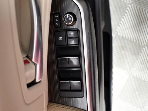 Used 2021 Toyota Sienna Limited image 10