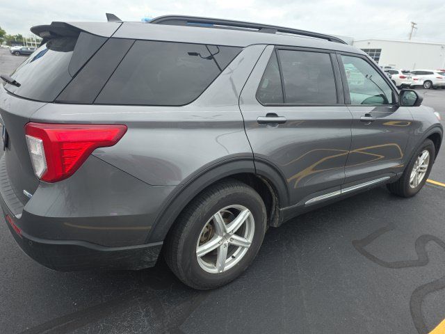 Used 2021 Ford Explorer XLT w/ Equipment Group 202A AWD/4WD image 2