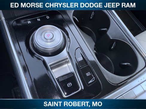 Used 2025 Kia Carnival EX image 17