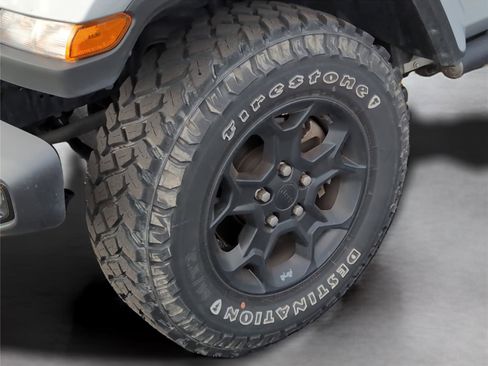 Used 2023 Jeep Gladiator Willys image 12