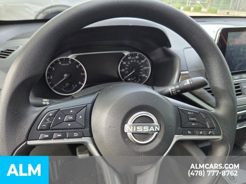 Used 2025 Nissan Altima 2.5 SV FWD image 10