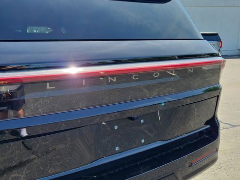 Used 2025 Lincoln Navigator L Reserve AWD/4WD image 6