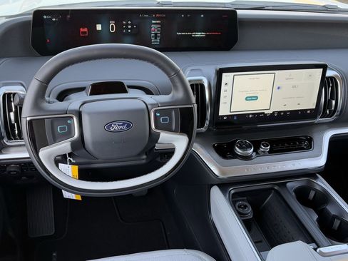 New 2025 Ford Expedition Platinum w/ Driver's Package image 44