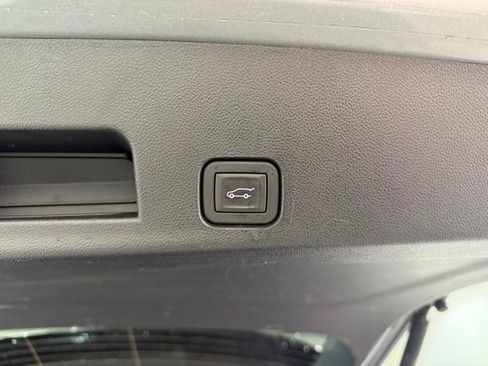 Certified 2025 Chevrolet Traverse LT image 8