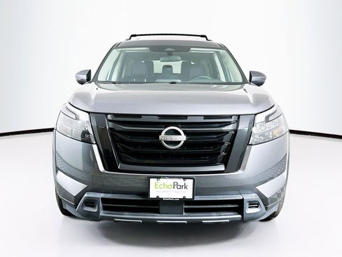 Used 2024 Nissan Pathfinder SV w/ Black Appearance Package image 2