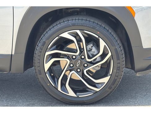Used 2024 Chevrolet TrailBlazer RS w/ Convenience Package AWD/4WD image 32