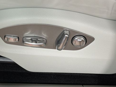 Certified 2026 Porsche Macan AWD/4WD image 25