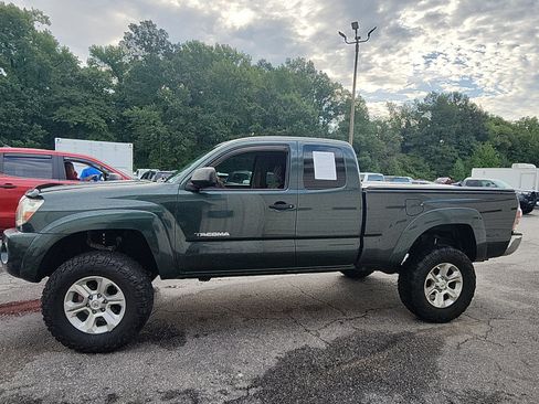 Used 2011 Toyota Tacoma 4x4 Access Cab V6 w/ SR5 Pkg #2 image 2