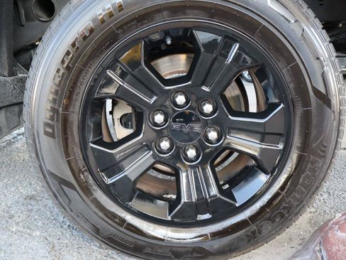 Used 2018 GMC Sierra 1500 SLT w/ All Terrain X Package AWD/4WD image 33