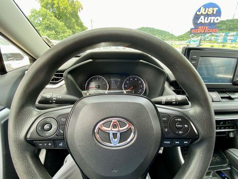 Used 2019 Toyota RAV4 LE w/ All Weather Liner Package AWD/4WD image 18