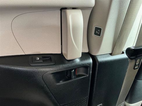 Used 2017 Chrysler Pacifica Touring-L w/ Tire & Wheel Group image 36