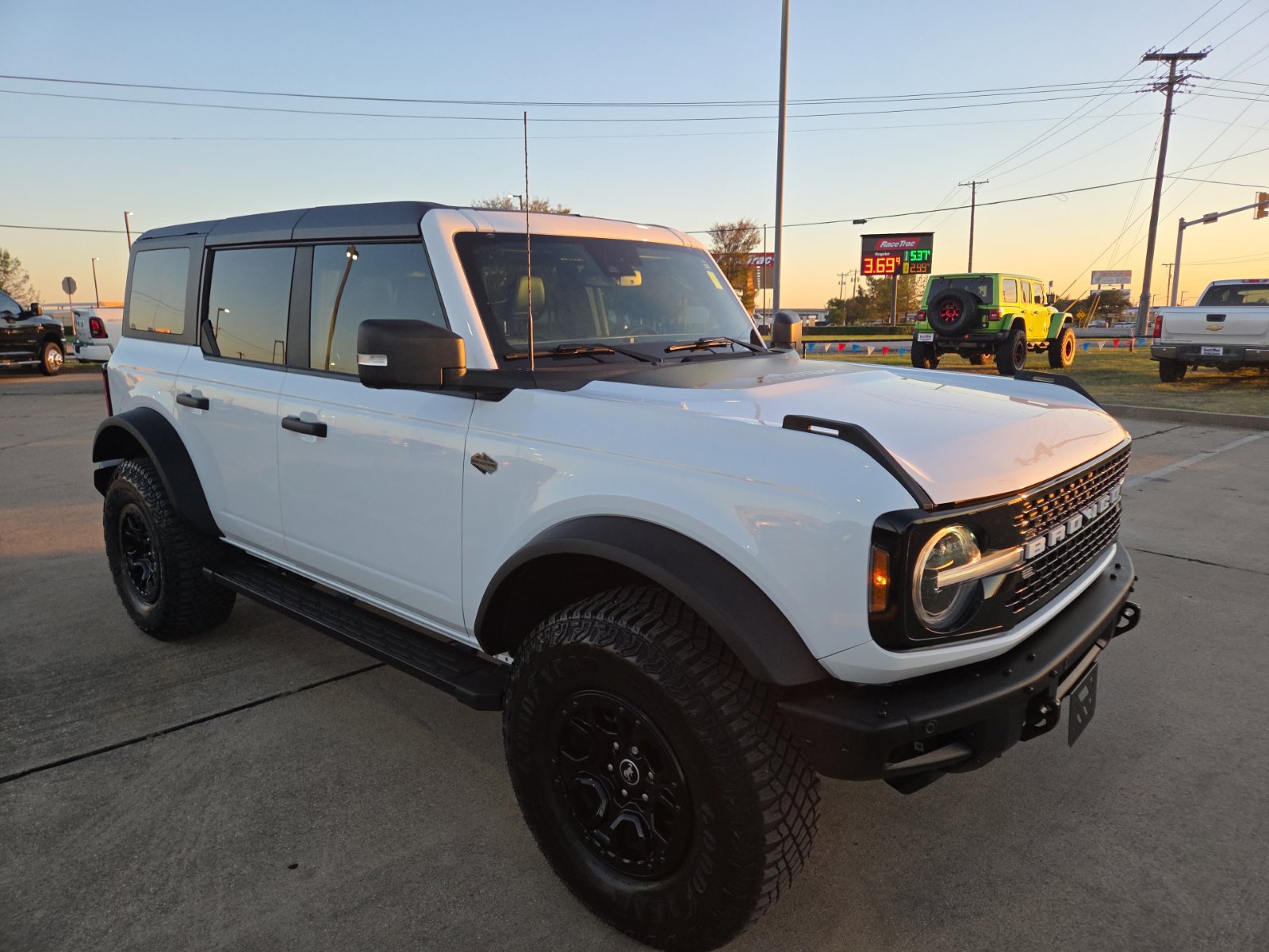 Used 2024 Ford Bronco Wildtrak AWD/4WD image 3