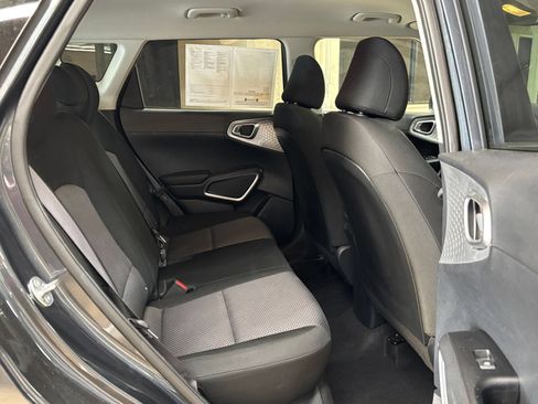 Used 2025 Kia Soul LX w/ LX Technology Package FWD image 23