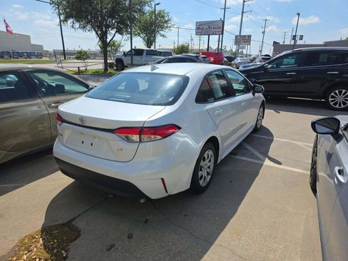 Used 2025 Toyota Corolla LE FWD image 4