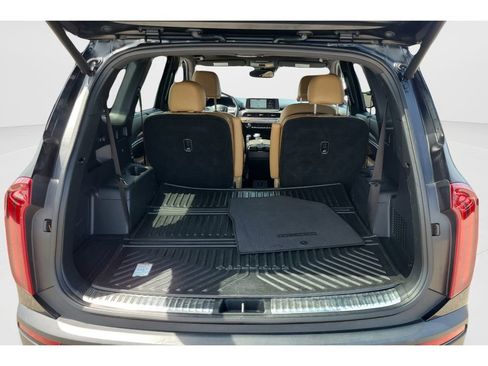 Used 2022 Kia Telluride SX w/ Towing Package FWD image 9
