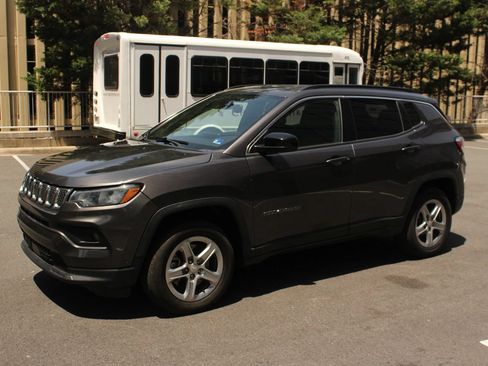 Used 2024 Jeep Compass Latitude AWD/4WD image 12