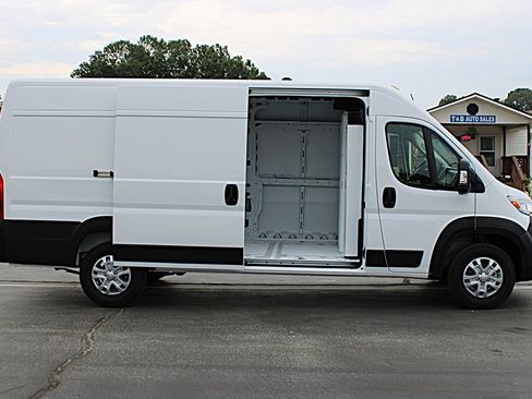 Used 2024 RAM ProMaster 3500 w/ Quick Order Package 22G SLT FWD image 8