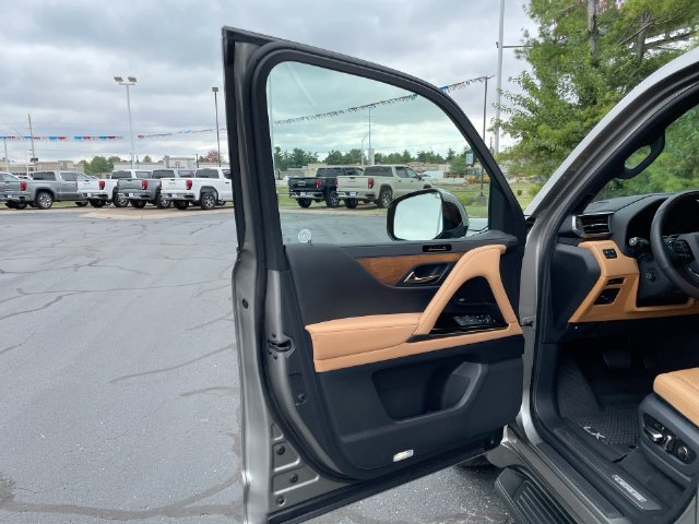 Used 2026 Lexus LX 700h Luxury AWD/4WD image 11