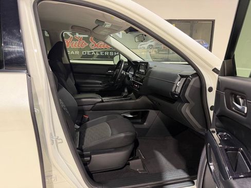 Used 2022 Nissan Pathfinder SV FWD image 15