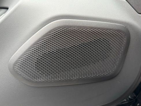 Used 2025 BMW M5 w/ Executive Package image 22