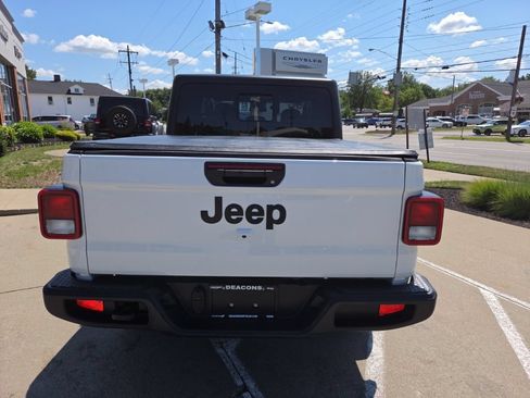 Certified 2025 Jeep Gladiator Sport AWD/4WD image 10