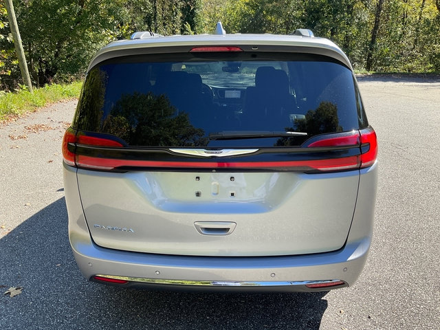 Used 2021 Chrysler Pacifica Touring-L w/ Premium & Safety Sphere Group FWD image 7
