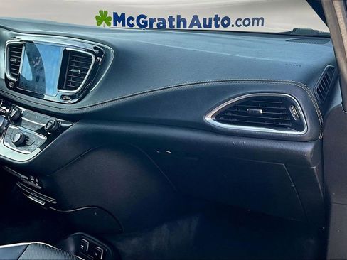 Used 2020 Chrysler Pacifica Limited w/ S Appearance Package image 27
