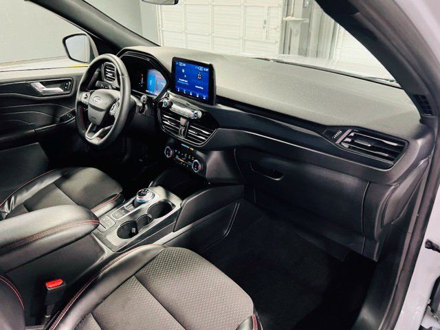 Used 2025 Ford Escape ST-Line Select AWD/4WD image 32