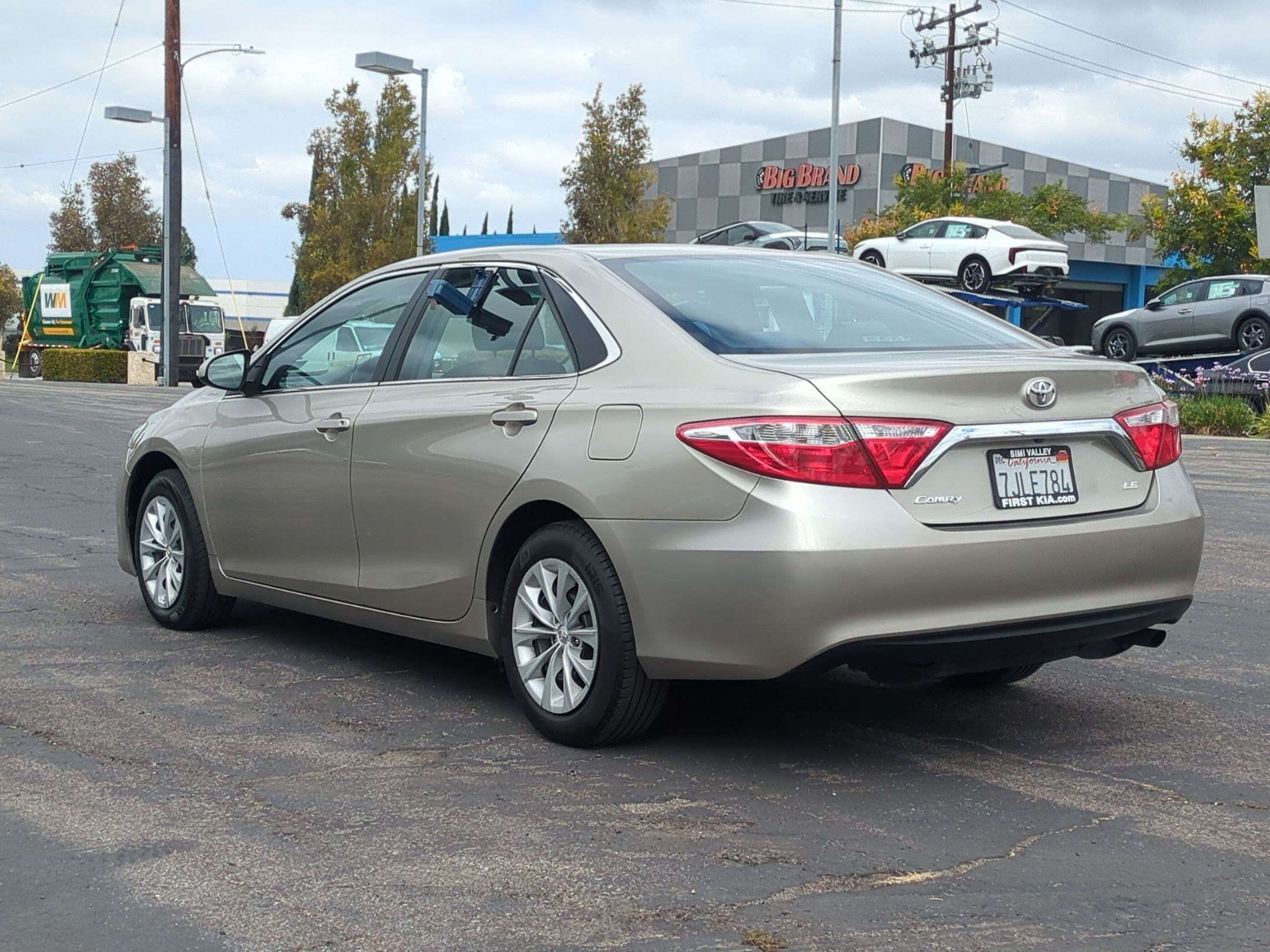Used 2015 Toyota Camry LE FWD image 8