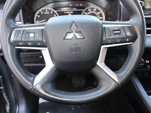 Used 2024 Mitsubishi Outlander SE image 12