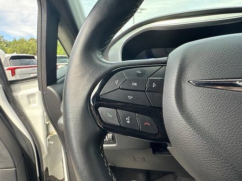 Used 2018 Chrysler Pacifica Touring Plus w/ S Appearance Package FWD image 9