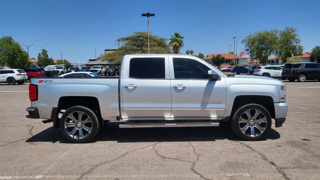 Used 2018 Chevrolet Silverado 1500 LT w/ All Star Edition AWD/4WD image 12