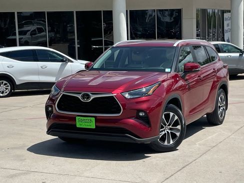 Used 2023 Toyota Highlander XLE FWD image 10