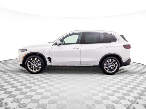 Used 2025 BMW X5 xDrive50e image 2