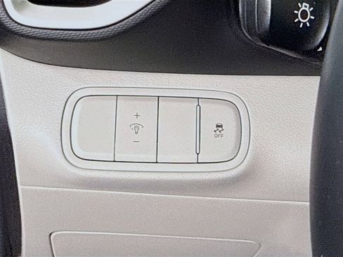 Certified 2023 Hyundai Venue SEL FWD image 20