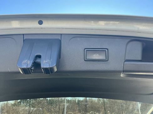 Certified 2022 Volkswagen Atlas SEL image 16