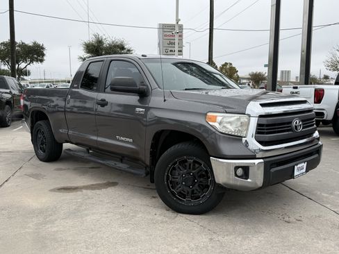 Used 2015 Toyota Tundra SR5 image 2