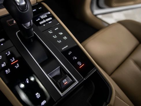 Used 2023 Porsche Macan S image 24